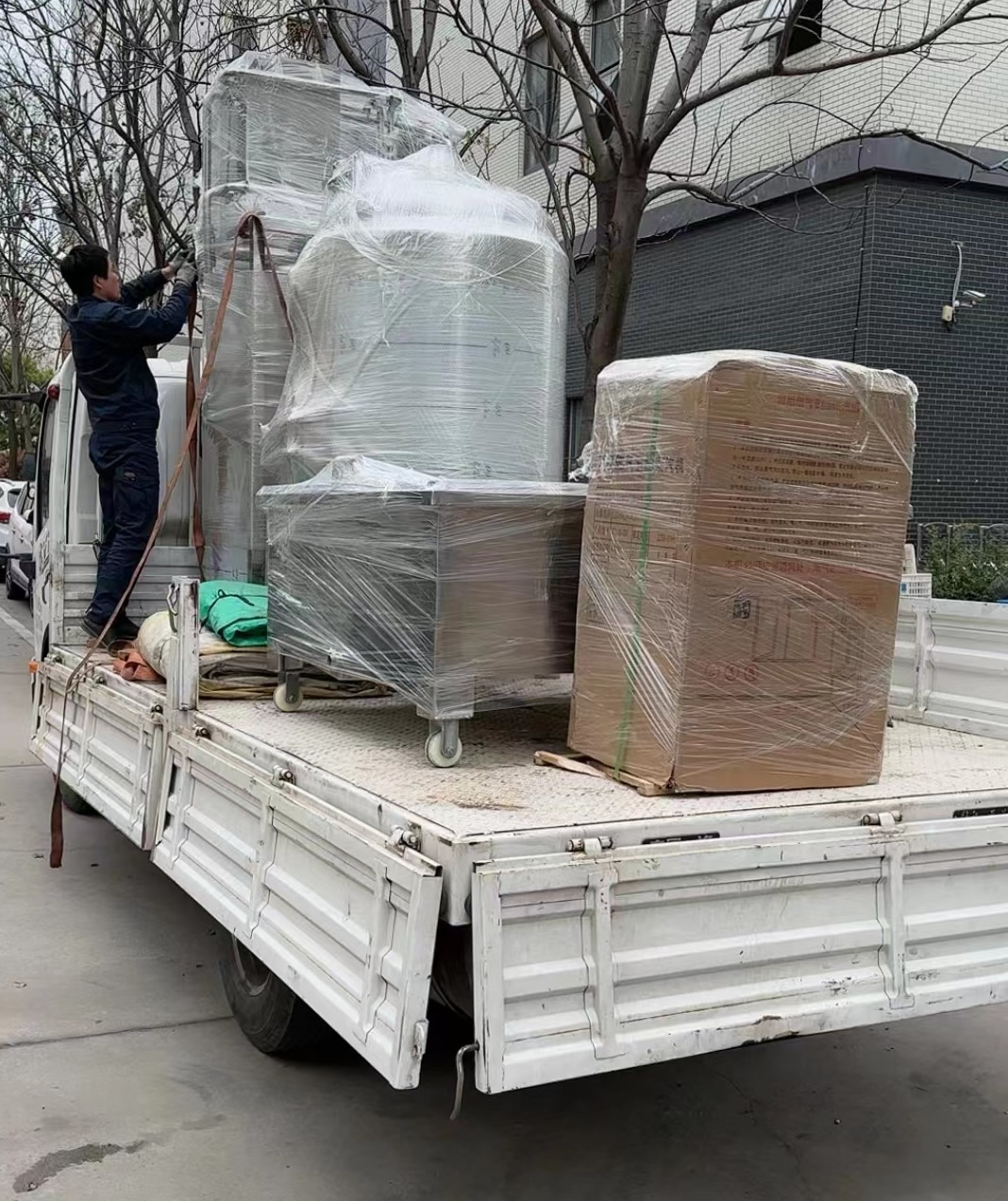 湖北荊門鐘祥市段總購(gòu)買的一套白酒設(shè)備已打包發(fā)貨！